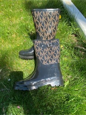 Black Rubber Rain Boots
